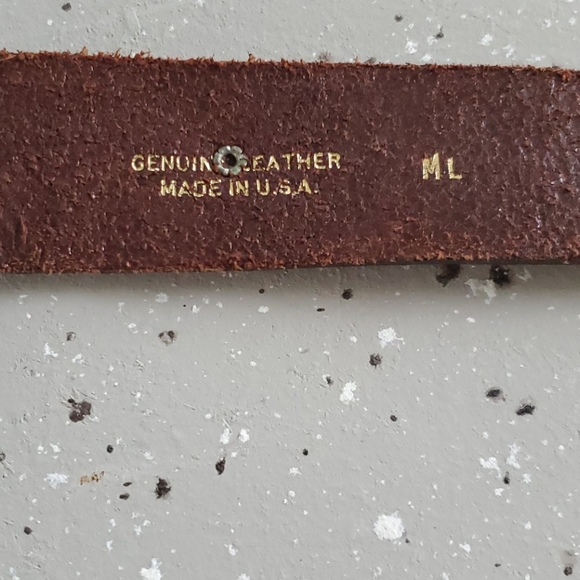 Animal adorned westwrn leather belt size m/l